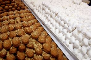 Μελομακάρονα και κουραμπιέδες