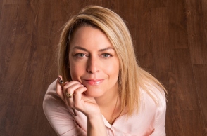 Συνέντευξη με τη συγγραφέα Φραντζέσκα Μάνγγελ για το νέο της μυθιστόρημα «Οι Καθαροί» που κυκλοφορεί από τις εκδόσεις Μίνωας