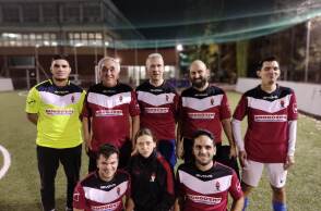 Ο Δήμος Ζαχαρός, παίκτης της Ελληνικής Εθνικής Ομάδας Ποδοσφαίρου Τυφλών και της Ομάδας Ποδοσφαίρου Τυφλών «Ο Πυρσός» στη Θεσσαλονίκη, μιλάει για το ποδόσφαιρο τυφλών, τις δυσκολίες που αντιμετωπίζει εντός κι εκτών γηπέδων.