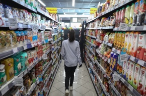 Προϊόντα στα ράφια σούπερ μάρκετ