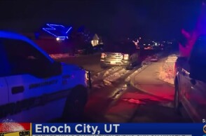 Περιπολικά έξω από το σπίτι όπου εντοπίστηκαν τα θύματα στη Γιούτα