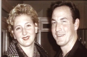 Υπόθεση Μπαρτ Κόρμπιν: Οι γυναικοκτονίες της συζύγου του, Τζένιφερ Μπάρμπερ, και της πρώην φιλενάδας του, Ντόλι Χερν, με 15 χρόνια διαφορά.