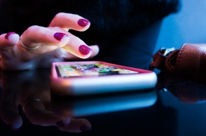 Facebook, Instagram, TikTok, YouTube: Μήνυση κατά των τεχνολογικών κολοσσών καταθέτουν αμερικανικά σχολεία - Οι επιπτώσεις τους στην ψυχική υγεία των νέων.