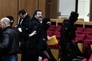 Δίκη Χρυσής Αυγής: Επεισόδιο με τον Γιάννη Λαγό - Επιτέθηκε στη Μάγδα Φύσσα - Κλήθηκε για κατάθεση στις 18 Ιανουαρίου η σύντροφος του Παύλου Φύσσα.