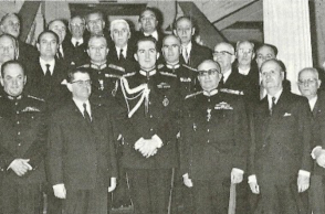 Η Κυβέρνηση Κόλλια μετά την ορκωμοσία της με τον Βασιλιά Κωνσταντίνο.