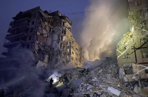 Πόλεμος στην Ουκρανία: Οι Ρώσοι βομβάρδισαν πολυκατοικία στο Ντνίπρο - Δεκάδες τραυματίες και παγιδευμένοι - Άρματα μάχης στέλνει το Λονδίνο.