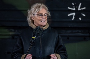 Γερμανία: Παραίτηση της υπουργού Άμυνας - Η Κριστίν Λάμπρεχτ υπέκυψε στην κριτική για τις ανεπάρκειες των γερμανικών ενόπλων δυνάμεων. 