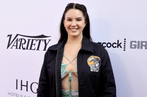 Λάνα Ντελ Ρέι: Η Αμερικανίδα τραγουδίστρια δημοσίευσε τόπλες φωτογραφία για τη νέα δισκογραφική δουλειά της - Γιατί καθυστερεί η κυκλοφορία του άλμπουμ.