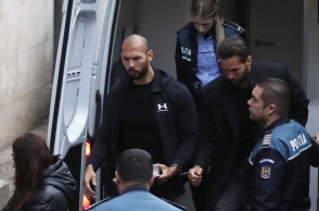 Άντριου Τέιτ: Παρατείνεται για άλλες 30 ημέρες η κράτηση του μισογύνη influencer που συνελήφθη στη Ρουμανία για sex trafficking και βιασμό.