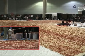 Στο Λος Άντζελες δημιουργείται η μεγαλύτερη πίτσα στον κόσμο - Θα έχει έκταση 1.210 τετραγωνικά μέτρα και θα μπει στο βιβλίο Γκίνες.