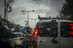 Αυτοκίνητα «κολλημένα» στην κίνηση στο κέντρο της Αθήνας