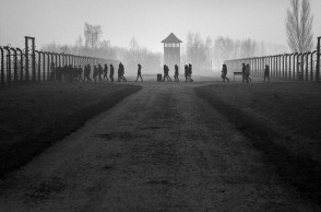 Άουσβιτς: Η ιστορία και οι συγκλονιστικές εικόνες του φωτογράφου Wilhelm Brasse.