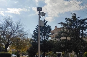 Ο Δήμος Ηλιούπολης εγκατέστησε ένα έξυπνο, καινοτόμο Σύγχρονο Σύστημα Ηχητικών Ανακοινώσεων στην πλατεία Λευκαδίων.