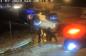 ΗΠΑ: Στη δημοσιότητα το βίντεο της βίαιης σύλληψης του Τάιρ Νίκολς - Κατηγορούνται για ανθρωποκτονία οι αστυνομικοί - Προσοχή, σκληρές εικόνες.