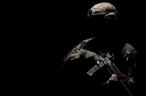 Μέλος του βρετανικού στρατού κατηγορείται για δραστηριότητες που συνδέονται με την τρομοκρατία - Συνελήφθη ο 21χρονος Ντάνιελ Άμπεντ Χάλιφ. 