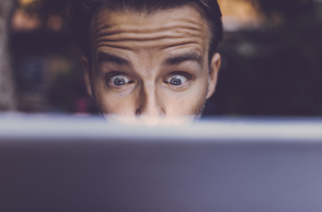 Ο Μάνος Βουλαρίνος φτιάχνει μια λίστα με τις ειδήσεις που εκπλήσσουν τους δημοσιογράφους και τα ΜΜΕ.