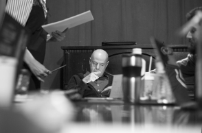 Ο Γιάννης Χουβαρδάς στις πρόβες για την "Παρεξήγηση"