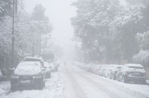 Κακοκαιρία «Μπάρμπαρα»: Χιόνια στα καλώδια της ηλεκτροδότησης, τον δρόμο και τα αυτοκίνητα