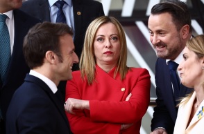 Η Ιταλίδα πρωθυπουργός Τζόρτζια Μελόνι χαρακτηρίζει ανάρμοστη εκ μέρους της ΕΕ την πρόσκληση του Γάλλου προέδρου Μακρόν στον Ουκρανό ομόλογό του Ζελένσκι.