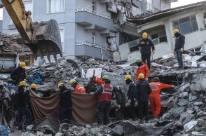 Ο σεισμός στην Τουρκία και το ενδεχόμενο για ένα καινούργιο ξεκίνημα στις ελληνοτουρκικές σχέσεις. 