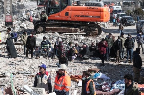 Πολίτες παρακολουθούν με αγωνία και θλίψη επιχείρηση διάσωσης σε επαρχία στην Τουρκία