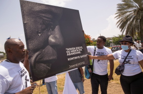 Πορτρέτο του δολοφονημένου προέδρου της Αϊτής, Jovenel Moïse, στα χέρια πολιτών 
