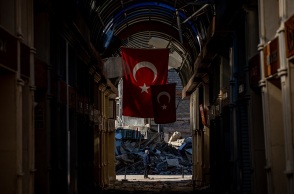 Παγκόσμιος Οργανισμός Υγείας: Ο σεισμός σε Τουρκία - Συρία χειρότερη φυσική καταστροφή σε διάστημα ενός αιώνα - 26 εκατ. έχουν ανάγκη ανθρωπιστικής βοήθειας.