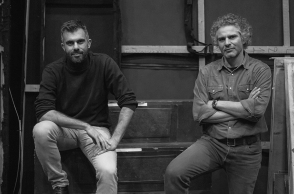 Όχι Εγώ: Ο Σάββας Στρούμπος και ο Ζήσης Σέγκλιας γράφουν για το έργου του Μπέκετ στην Εναλλακτική Σκηνή της ΕΛΣ