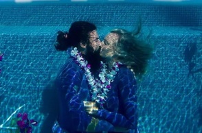 Ρεκόρ Γκίνες για το πιο παρατεταμένο υποβρύχιο φιλί κατέρριψαν δύο ερωτευμένοι ανήμερα του Αγίου Βαλεντίνου - Η ιστορία του ρομαντικού εγχειρήματος.