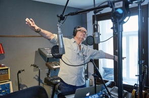 Ο τρομπονίστας Nils Landgren, υπεύθυνος για την υλοποίηση του project που περιλαμβάνει το σύνολο των μουσικών της ACT, μιλάει για τις όμορφες και τις απαιτητικές στιγμές του τριπλού cd και της sold out βραδιάς στη Philharmonie.