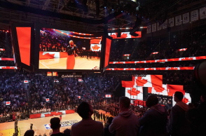 Η Jully Black ερμηνεύει τον εθνικό ύμνο του Καναδά στο All Star Game του ΝΒΑ