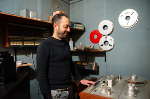 Επίσκεψη στα Kyriazis Studios: Ο Βαγγέλης Κυριαζής μιλά για τη διαδικασία ηχογράφησης, την παραγωγή και την ολοκλήρωση ενός άλμπουμ