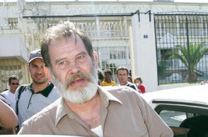 Ο Νίκος Κοεμτζής την ημέρα της αποφυλάκισής του