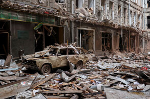 oukrania-polemos-enas-xronos