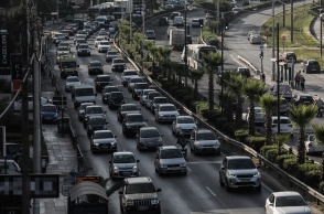 Αυτοκίνητα στην παραλιακή