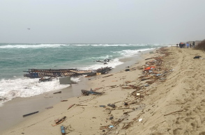 Ιταλία: Τουλάχιστον 33 οι νεκροί μετανάστες από το ναυάγιο πλεούμενου σε μικρή απόσταση από τις ακτές της Καλαβρίας - Ανάμεσά τους ένα νεογέννητο μωρό.