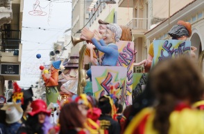 Καρναβάλι στην Πάτρα: Συνελήφθησαν με χασίς και χάπια δύο στρατιωτικοί - Η αστυνομία έχει προχωρήσει σε δεκάδες συλλήψεις για παράνομες ουσίες.