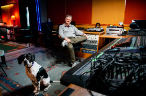 Επίσκεψη στο Studio Mythos: Ο ιδιοκτήτης του στούντιο και μηχανικός ήχου Θανάσης Γκίκας μιλά για τη διαδικασία ηχογράφησης, την παραγωγή και την ολοκλήρωση ενός άλμπουμ