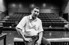 Ο Γιώργος Φλωράκης γράφει για τις ταινίες του Γιάννη Οικονομίδη και την κινηματογραφική του οπτική, με αφορμή την προβολή τους στο Ertflix.