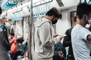 Ο ρόλος της ιολογίας στις συνεχείς προκλήσεις των ειδικών πληθυσμών έναντι της COVID-19 λοίμωξης