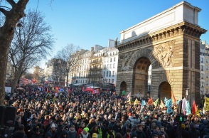 Γαλλία: Οι απεργιακές κινητοποιήσεις για το συνταξιοδοτικό και οι ομοιότητες με εκείνες των προηγούμενων δεκαετιών.