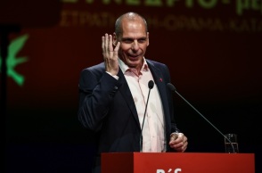 Γιάνης Βαρουφάκης: Ο γραμματέας του ΜέΡΑ 25 μίλησε για την επίθεση που δέχθηκε στα Εξάρχεια - «Δεν ήταν 17χρονος» - Δίωξη ακήθηκε κατά του συλληφθέντα. 