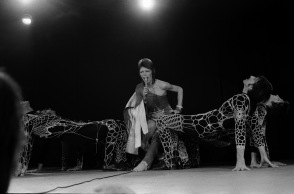 David Bowie: Η ιστορία και η επίδραση του άλμπουμ «Aladdin Sane» που κυκλοφόρησε το 1973 και συμπληρώνει φέτος 50 χρόνια.