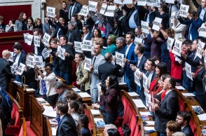 Γαλλία: Το άρθρο 49.3 του γαλλικού Συντάγματος, η κρίση στη χώρα και η στάση των κομμάτων στην Εθνοσυνέλευση.