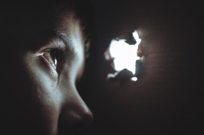 Διεθνή κυκλώματα κατασκόπων: Από τη CIA στις ρωσικές μυστικές υπηρεσίες - Μαρτυρίες για τη στρατολόγηση, την εκπαίδευση και δράση τους στο διεθνές πεδίο.