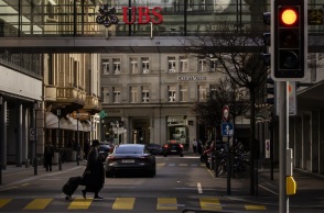 Credit Suisse: Εγγυήσεις ύψους 6 δισ. δολαρίων ζητά η UBS για μια πιθανή εξαγορά μετά την κατάρρευση της μετοχής - Η πορεία των διαπραγματεύσεων.  