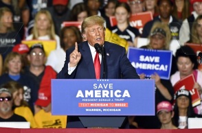 Ο Ντόναλντ Τραμπ δήλωσε ότι αναμένει να συλληφθεί την Τρίτη για την υπόθεση Στόρμι Ντάνιελς - Προτρέπει τους υποστηρικτές του να διαδηλώσουν.