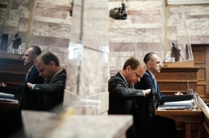 Οι σταθμάρχες που αφήνουν τα τρένα να περνούν 