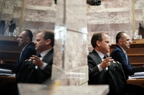 Τέμπη: Ο πρώην και ο νυν υπουργός Μεταφορών στη Βουλή