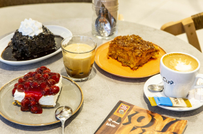 Koukouvaya: H αθηναϊκή φωλιά των πιο ακαταμάχητων χανιώτικων γλυκών